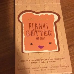 Too Faced Makeup - Too Faced Peanut Butter Jelly Palette Too Faced Makeup - Too Faced Peanut Butter Jelly Palette